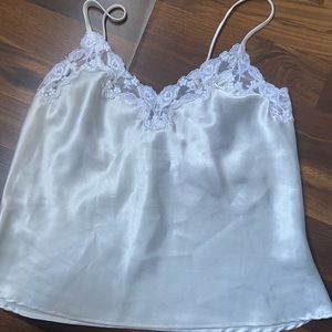 victoria’s Secret Cropped Lace Cami Size small